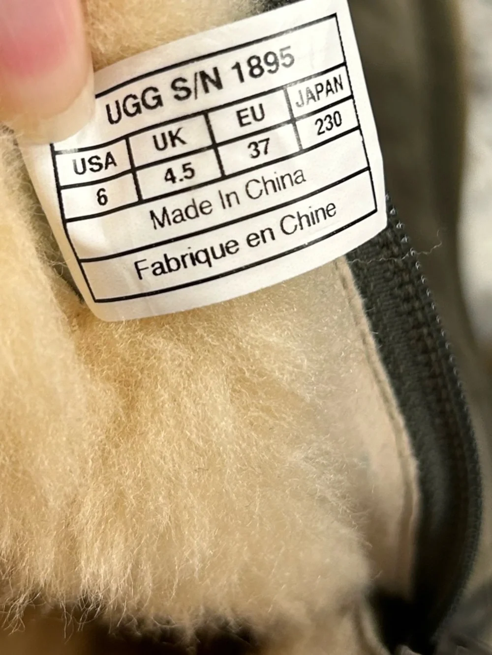 UGG retro cargo